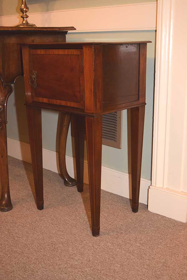 Commode Stand